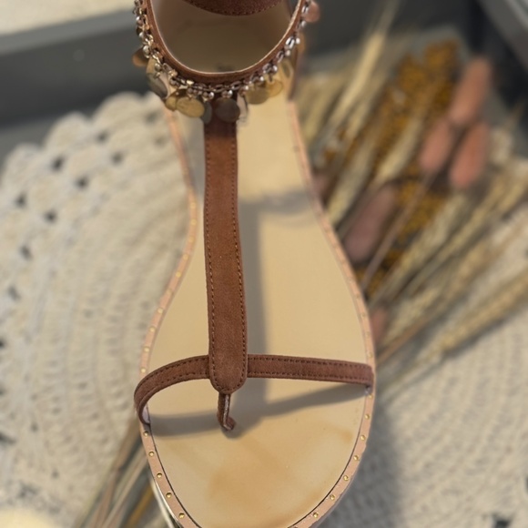 Sandals with charms - Picture 3 of 4